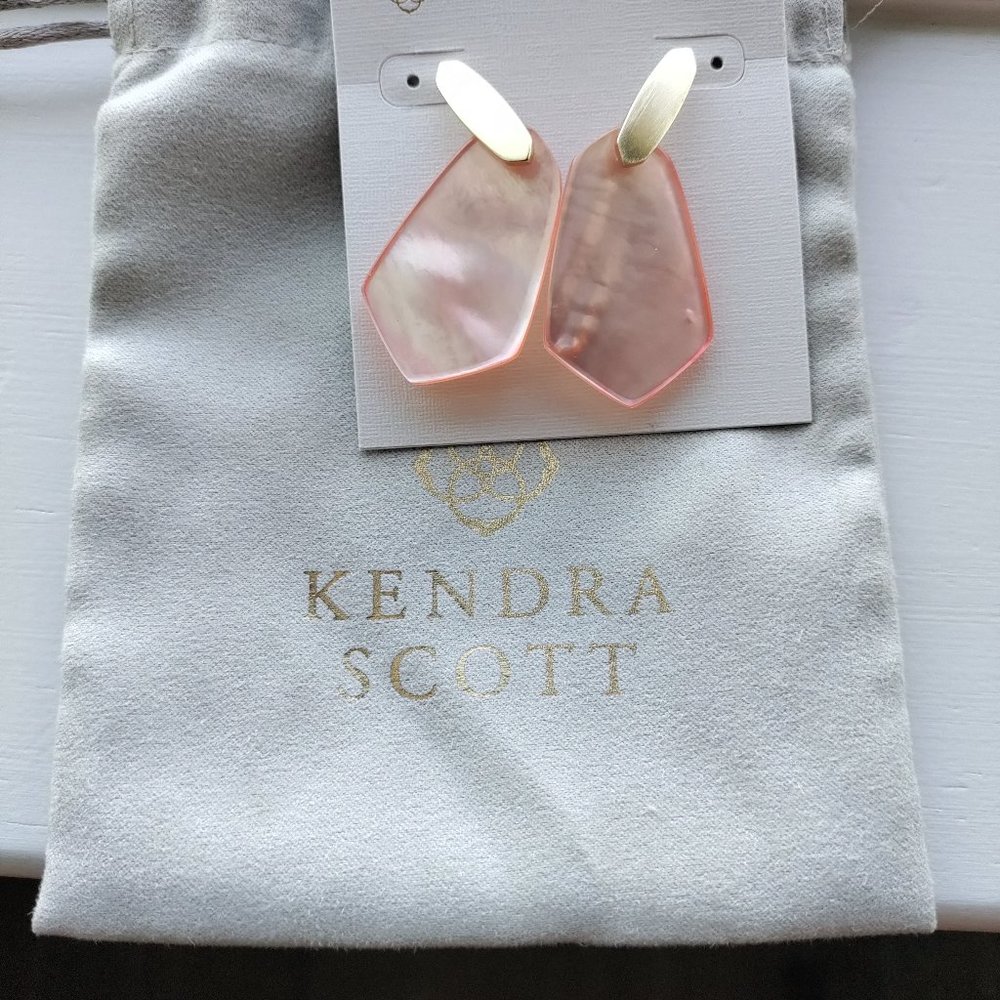 Kendra Scott Camila Peach Earrings